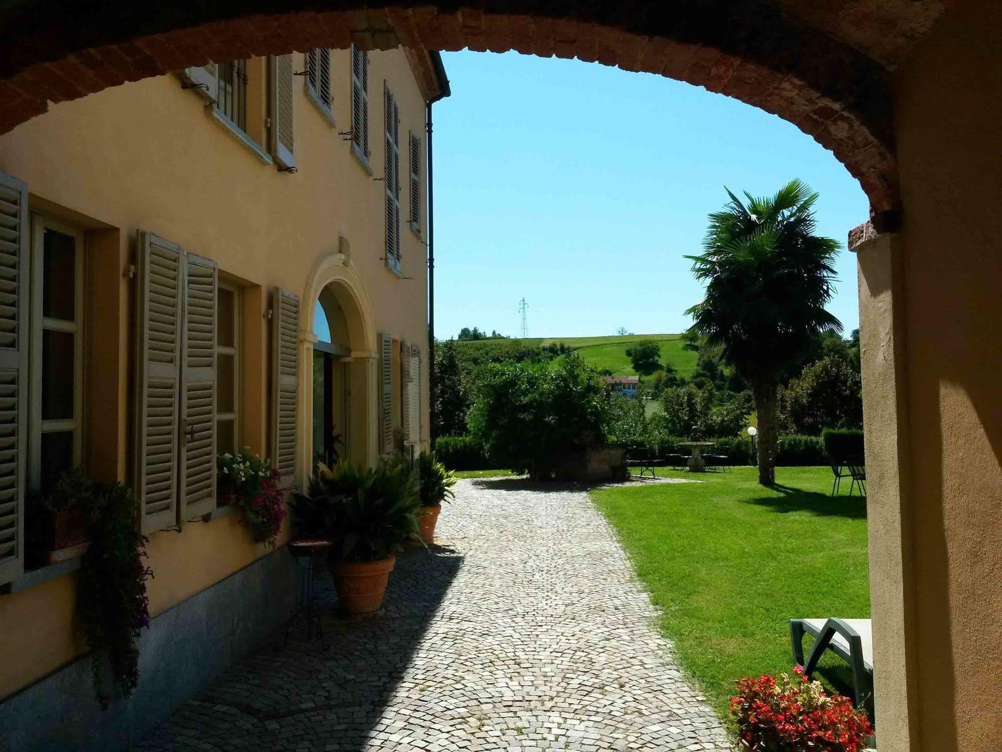 La Regibussa - Hotel Ristorante Asti Zewnętrze zdjęcie